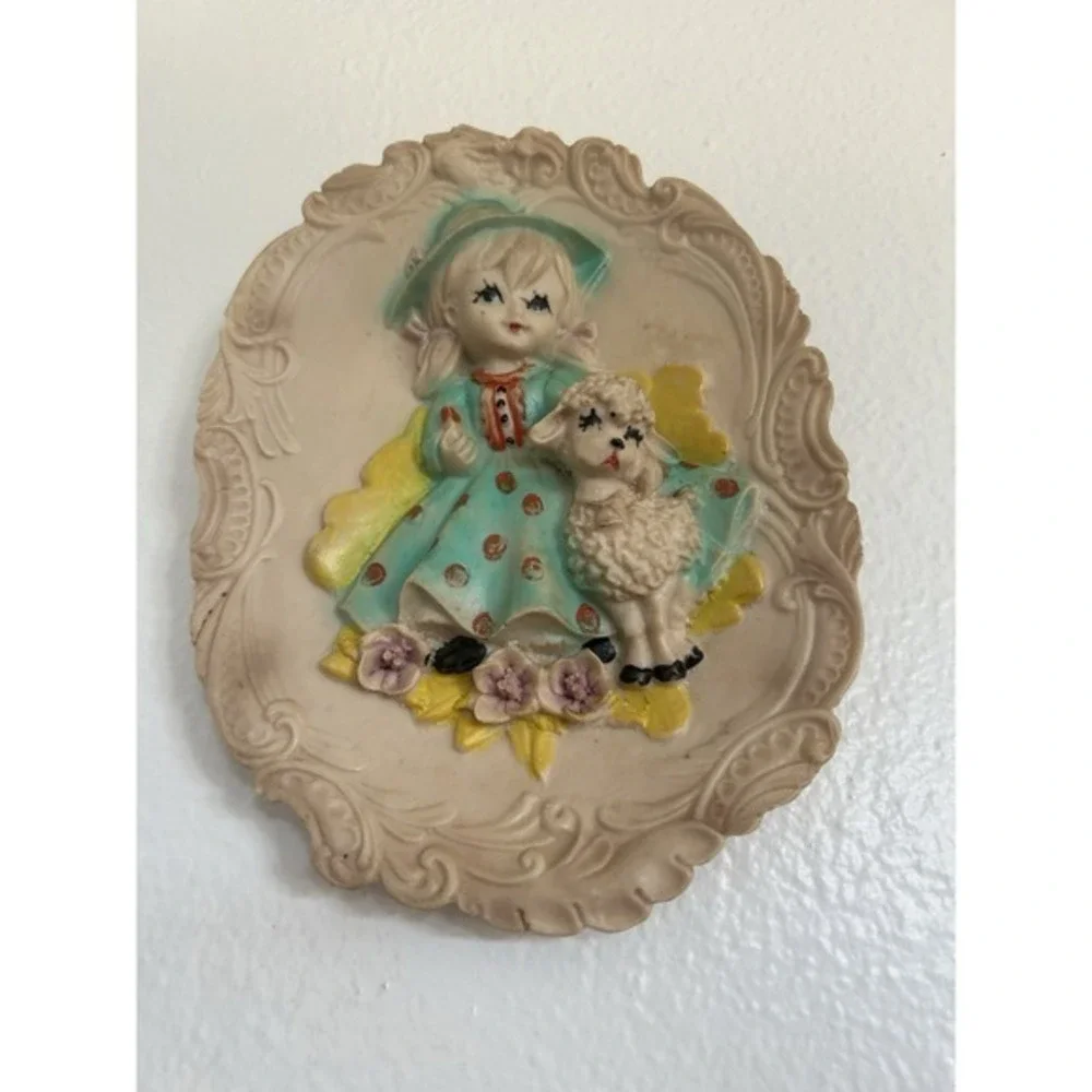 Vintage Oval Molded 3-D Wall Hanging Art Plaque Hand Painted RARE‎ Backside